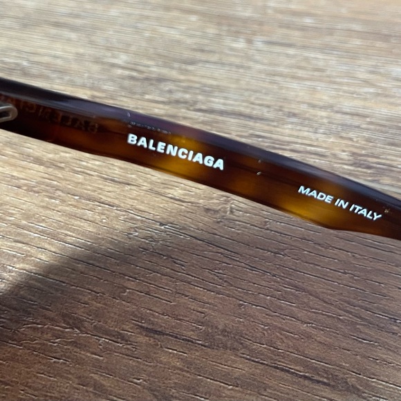 BALENCIAGA-AUTHENTIC (NWT) Tortious Shell, Gold Logo Iridescent Sunglasses - Picture 10 of 16